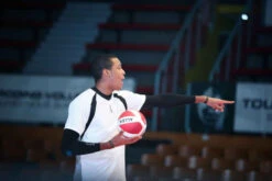 Ballon De Volley-ball V900 Blanc/rouge -ProSportif Boutique ballon de volley ball fivb v900 blancslashrouge 6