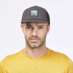 Casquette TRAVEL 500 Compact Gris Foncé -ProSportif Boutique casquette de trekking voyage travel 500 compact camel 1