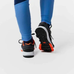 CHAUSSURES RUNNING & ATHLÉTISME ENFANT KIPRUN GRIP GRISES ET NOIRES ORANGES FLUO -ProSportif Boutique chaussures running athletisme enfant kiprun grip grises et noires oranges fluo 3