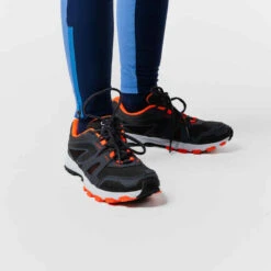 CHAUSSURES RUNNING & ATHLÉTISME ENFANT KIPRUN GRIP GRISES ET NOIRES ORANGES FLUO -ProSportif Boutique chaussures running athletisme enfant kiprun grip grises et noires oranges fluo 4