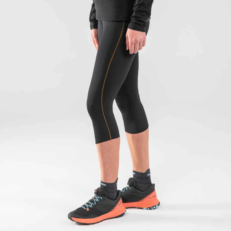LEGGING DE TRAIL RUNNING 3/4 FEMME EMBOSS NOIR BRONZE 13 LEGGING DE TRAIL RUNNING 3/4 FEMME EMBOSS NOIR BRONZE – Image 11