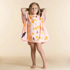 Poncho De Bain Coton Bébé - Girafe Blanc Rose -ProSportif Boutique poncho bebe slash enfant blanc rose avec capuche imprime girafe 2