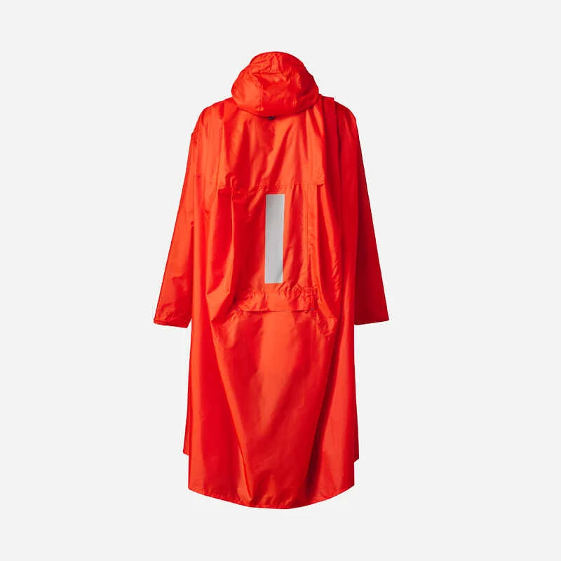 Quechua Poncho De Pluie De Randonnée - MT900 - 75L - Rouge - S/M 4 Quechua Poncho De Pluie De Randonnée - MT900 - 75L - Rouge - S/M – Image 2