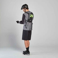 Rockrider SAC A EAU VTT ST 100 NOIR 3L - 1L Eau -ProSportif Boutique sac a eau vtt st 100 3l noir 5