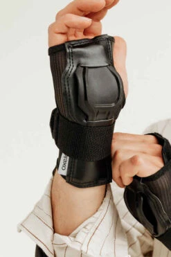 Set 3x2 Protections Roller Adulte FIT500 Noir Gris -ProSportif Boutique set 3 protections roller adulte fit500 noir gris 17