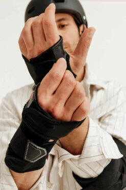 Set 3x2 Protections Roller Adulte FIT500 Noir Gris -ProSportif Boutique set 3 protections roller adulte fit500 noir gris 18