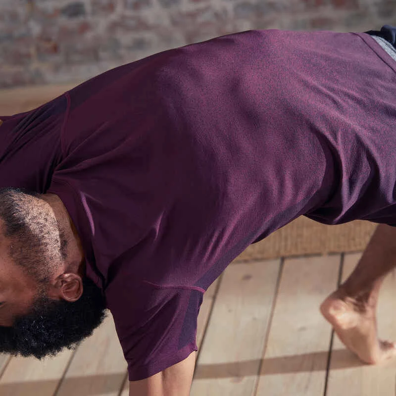 T SHIRT MANCHES COURTES SANS COUTURE YOGA DYNAMIQUE HOMME BORDEAUX 5 T SHIRT MANCHES COURTES SANS COUTURE YOGA DYNAMIQUE HOMME BORDEAUX – Image 3